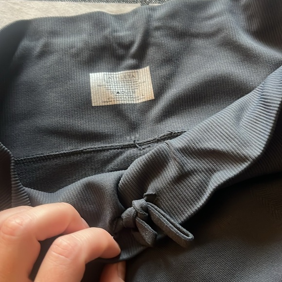 ATHLETA CROP LEGGINGS - Picture 5 of 5